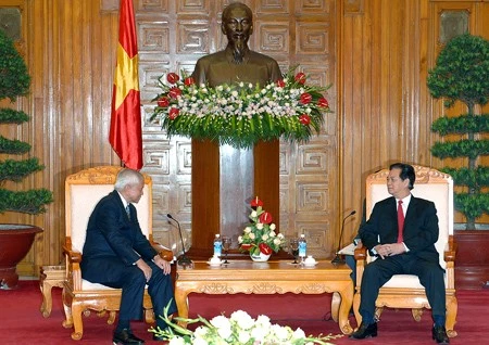 越南政府副总理阮晋勇和菲律宾外交部部长阿尔伯特 · 罗沙里奥 